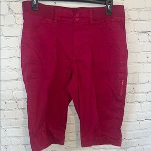Size 18 Lee Relaxed Fit woman’s hot pink cargo capris. Like new!! Stretch waist